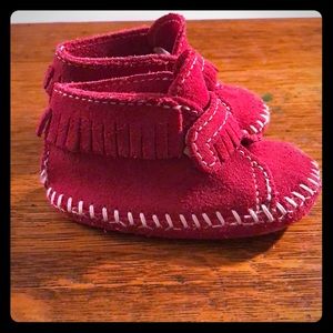 Minnetonka Infant Bootie Size 2